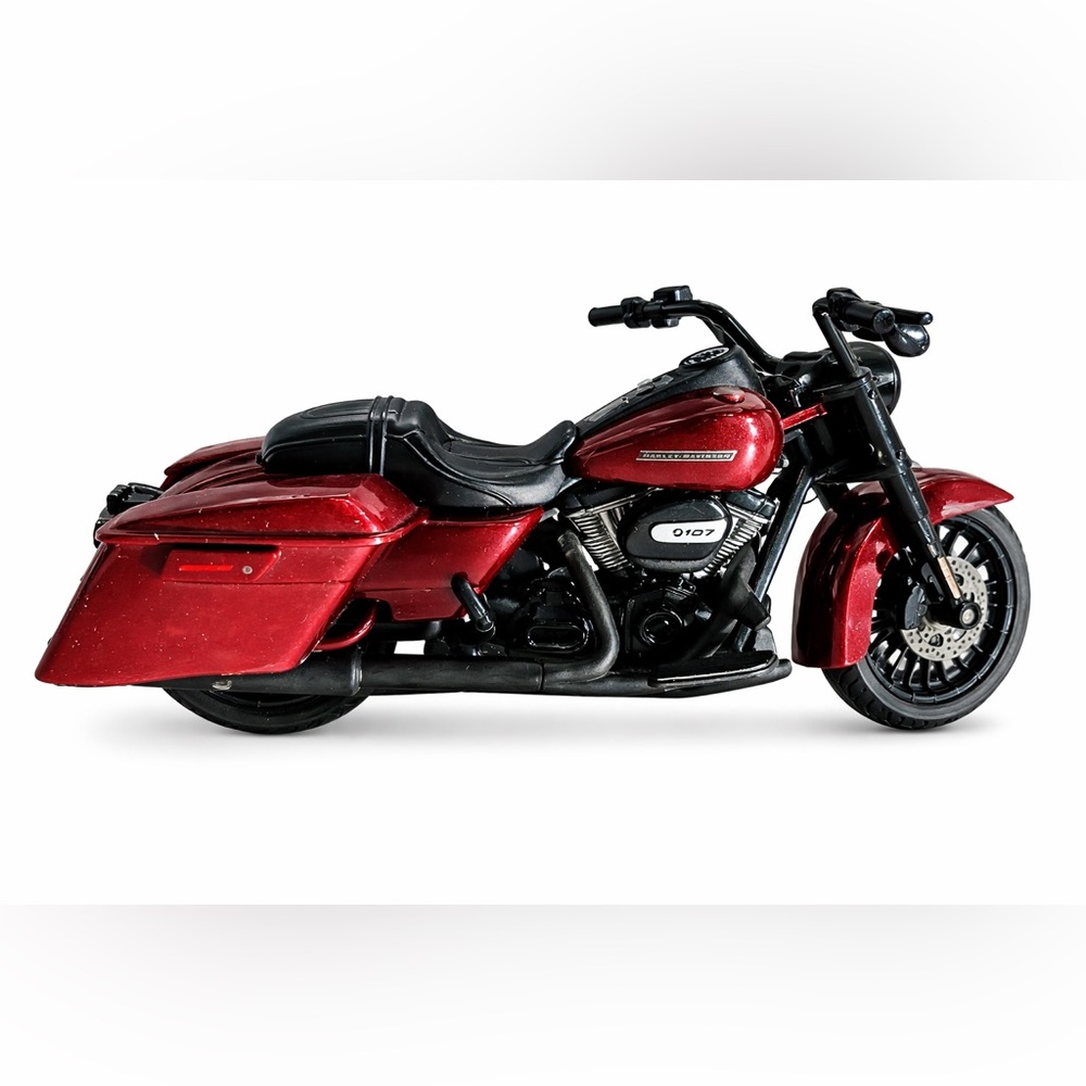 Maisto Harley-Davidson 2017 Road King Special 1:18 Diecast Motorcycle Red Black